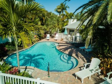 Anna Maria 2 bedroom home 100 yards from beach!