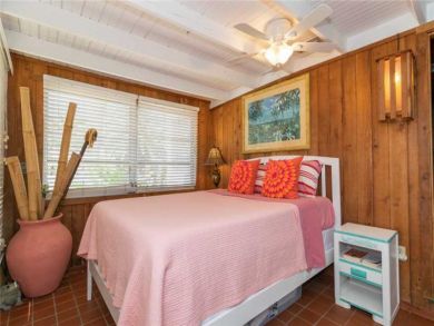 Anna Maria 2 bedroom home 100 yards from beach!