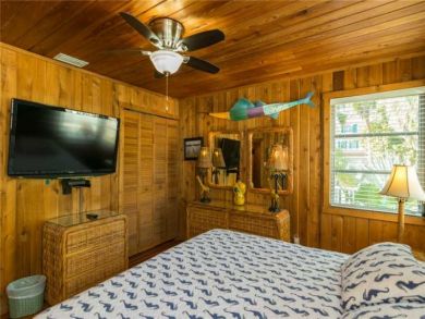 Anna Maria 2 bedroom home 100 yards from beach!