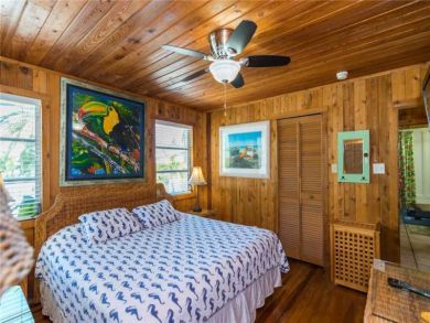 Anna Maria 2 bedroom home 100 yards from beach!