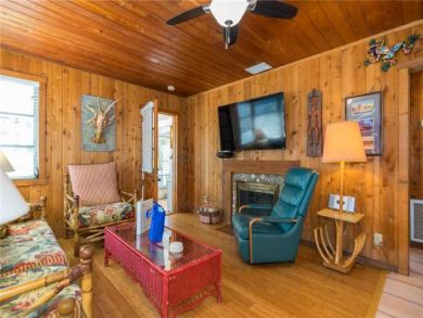 Anna Maria 2 bedroom home 100 yards from beach!