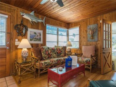 Anna Maria 2 bedroom home 100 yards from beach!