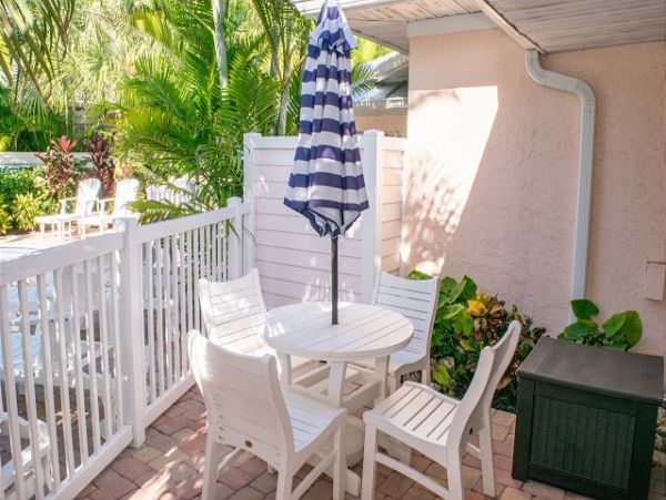 Steps to Beach One Bedroom Vacation Rental on Anna Maria