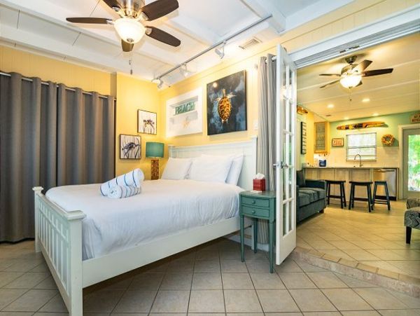 Steps to Beach One Bedroom Vacation Rental on Anna Maria