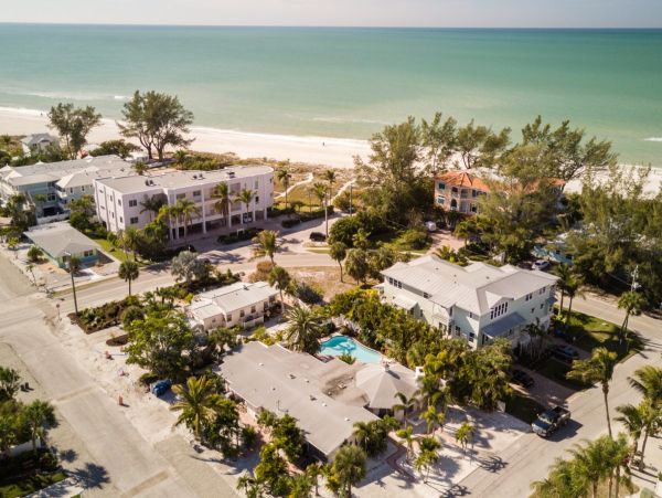 Steps to Beach One Bedroom Vacation Rental on Anna Maria