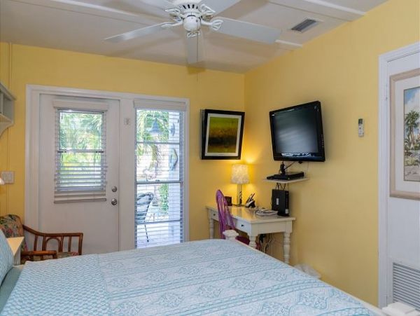 Super Anna Maria Cottage for Rent - Partial Gulf Views