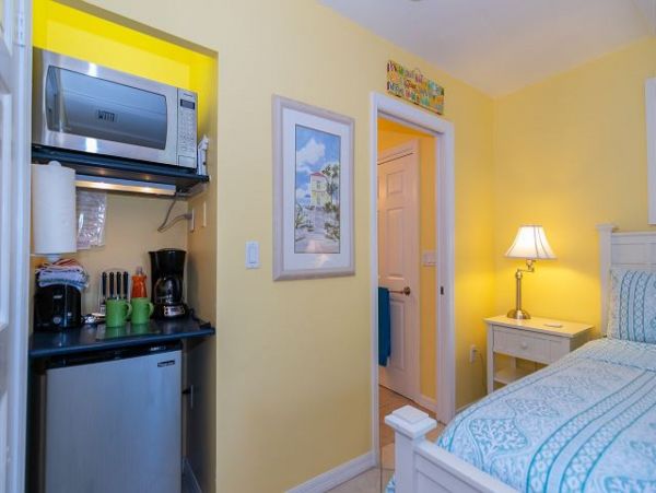 Super Anna Maria Cottage for Rent - Partial Gulf Views
