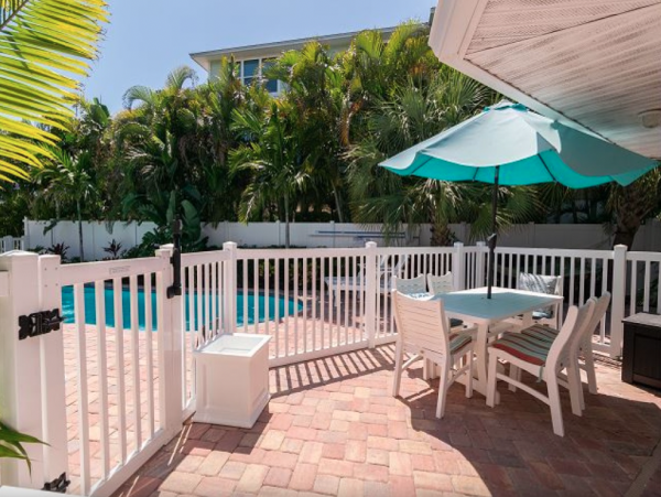 Charming Vacation Rental in Holmes Beach 2 Bedrooms Sleeps 4