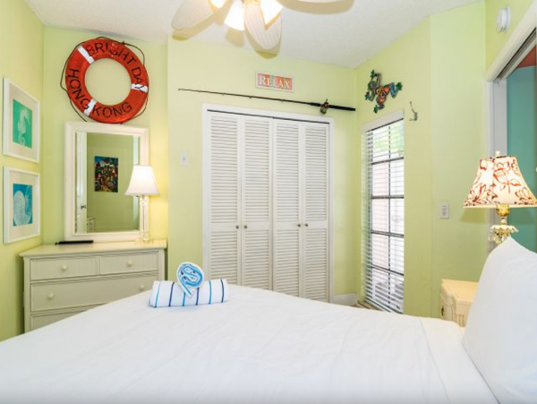 Charming Vacation Rental in Holmes Beach 2 Bedrooms Sleeps 4