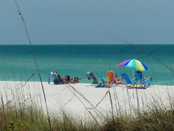 Charming Vacation Rental in Holmes Beach 2 Bedrooms Sleeps 4