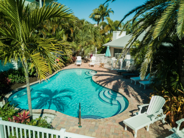 Charming Vacation Rental in Holmes Beach 2 Bedrooms Sleeps 4