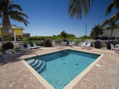 Holmes Beach 2 Bedroom Vacation Rental Pool Walk To Beach