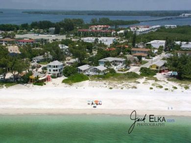 Holmes Beach 2 Bedroom Vacation Rental Pool Walk To Beach