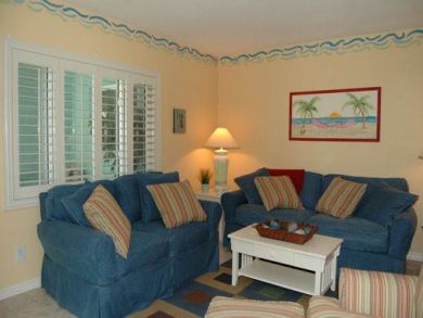 Holmes Beach 2 Bedroom Vacation Rental Pool Walk To Beach