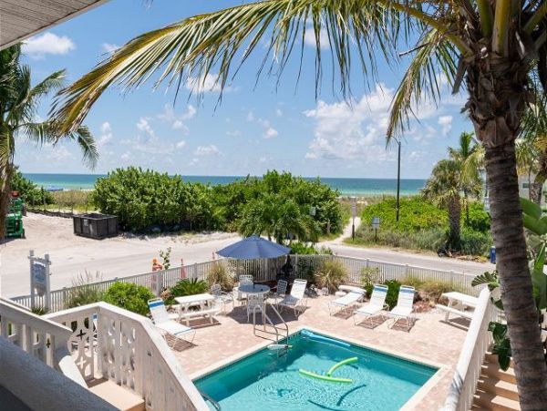 Beachside Complex at Holmes Beach One Bedroom Sleeps 4