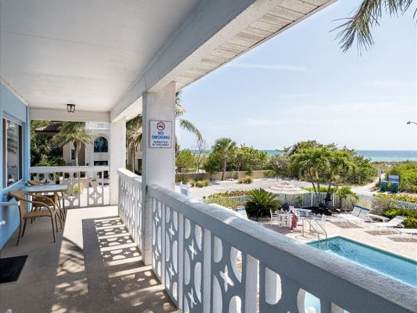 Beachside Complex at Holmes Beach One Bedroom Sleeps 4