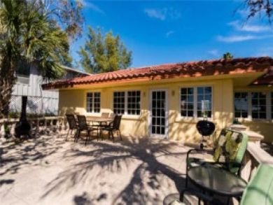Gulf Front Beach House Rental - 2 Bedrooms - Sleeps 6