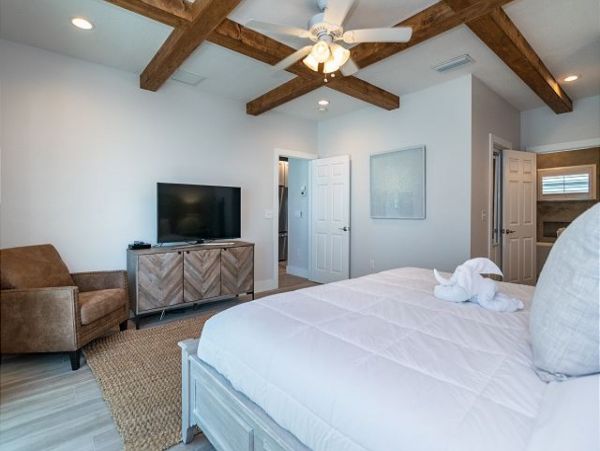 Charming Home with 3-Bedrooms on Anna Maria Island
