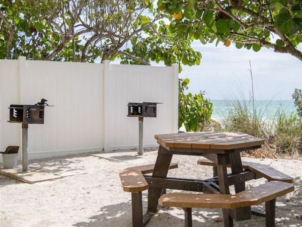 Charming Home with 3-Bedrooms on Anna Maria Island