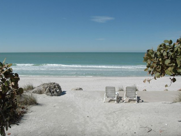 Value Vacation Beachfront Condo Rental at Anna Maria