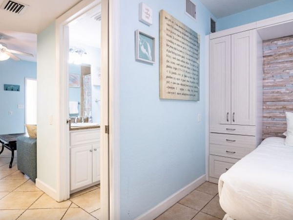 Value Vacation Beachfront Condo Rental at Anna Maria