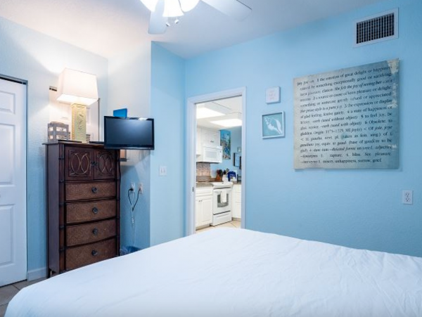 Value Vacation Beachfront Condo Rental at Anna Maria