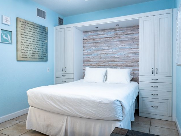 Value Vacation Beachfront Condo Rental at Anna Maria