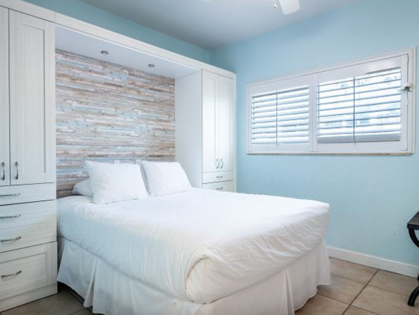 Value Vacation Beachfront Condo Rental at Anna Maria