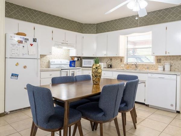 A Spacious Anna Maria Island Duplex Sleeps 4 Walk to Beach