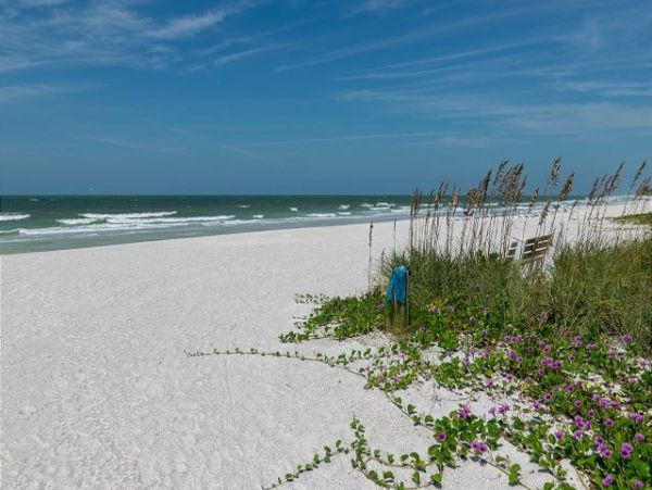 A Spacious Anna Maria Island Duplex Sleeps 4 Walk to Beach