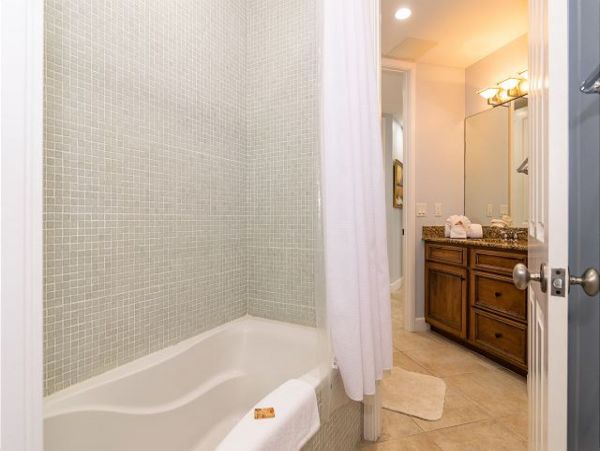 Anna Maria Three Bedroom Luxury Beach Condo - 2 Heated Pools