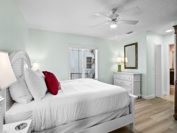 Anna Maria Island Beachfront Cottage Rental - Holmes Beach Gulf Front Vacation Home