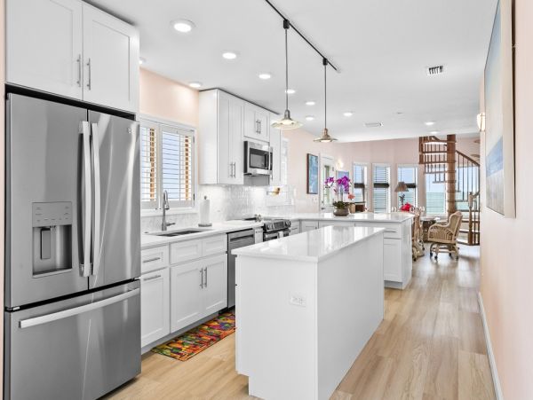 Anna Maria Island Beachfront Cottage Rental - Holmes Beach Gulf Front Vacation Home