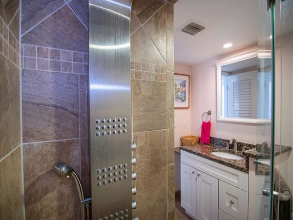 Stunning 2 Bedroom Condo On Beach With Pool