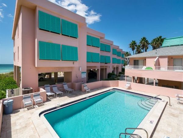 Stunning 2 Bedroom Condo On Beach With Pool
