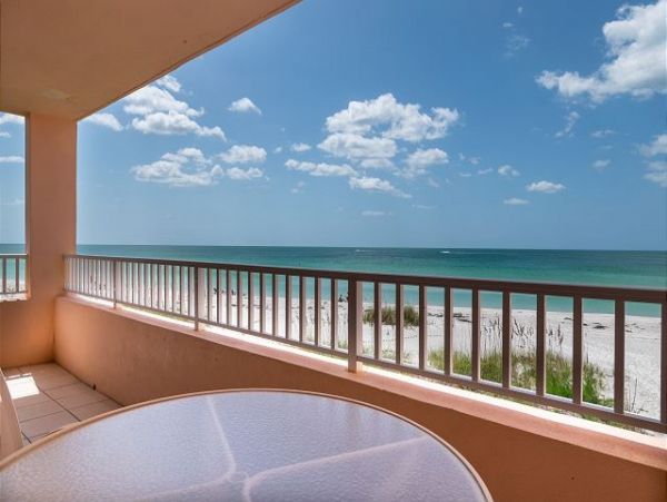 Stunning 2 Bedroom Condo On Beach With Pool