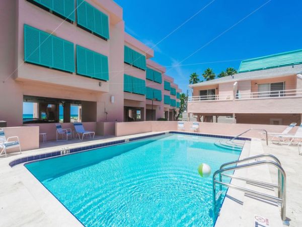 Stunning 2 Bedroom Condo On Beach With Pool