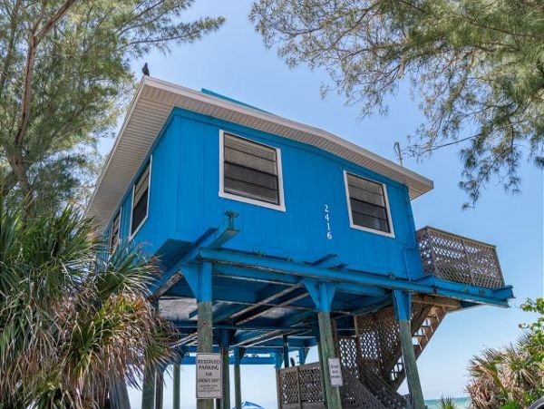Three Bedroom Anna Maria Island Beach House- On the sand