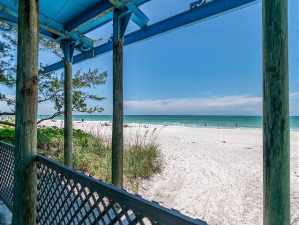 Three Bedroom Anna Maria Island Beach House- On the sand