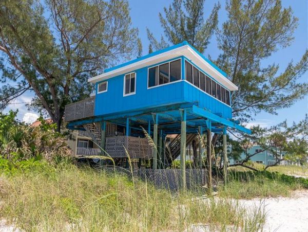 Three Bedroom Anna Maria Island Beach House- On the sand