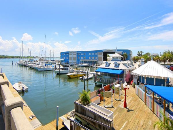 Excellent Rental with 4 Bedrooms Anna Maria Island