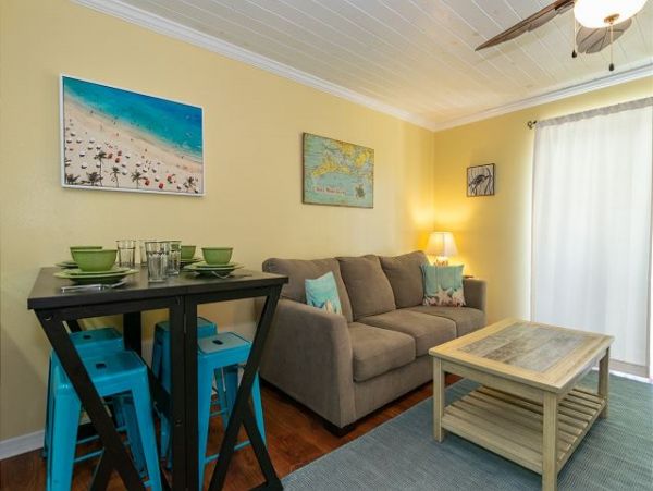Holmes Beach 2 Bedroom Rental Stroll onto Beaches