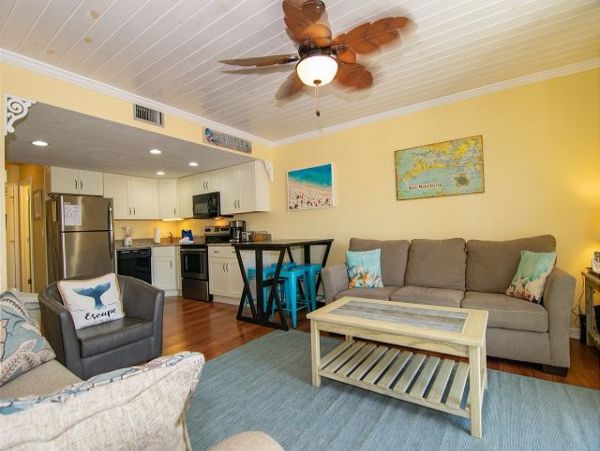 Holmes Beach 2 Bedroom Rental Stroll onto Beaches