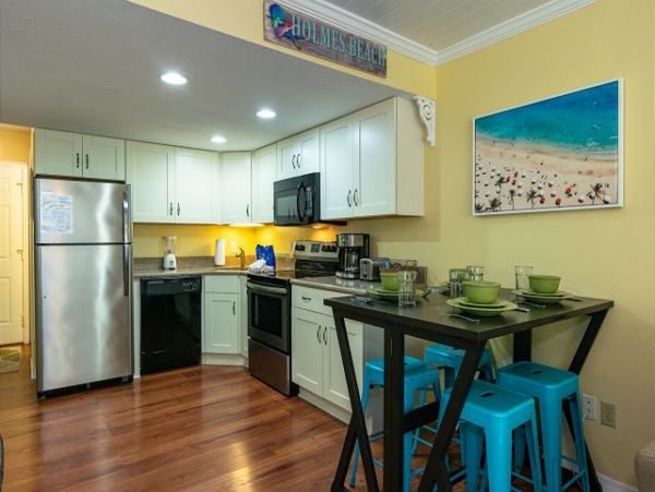 Holmes Beach 2 Bedroom Rental Stroll onto Beaches