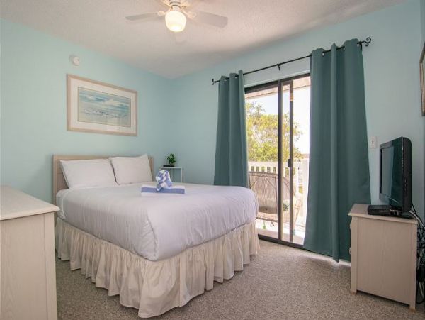 Holmes Beach 2 Bedroom Rental Stroll onto Beaches