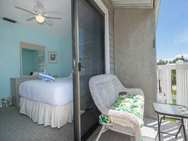 Holmes Beach 2 Bedroom Rental Stroll onto Beaches