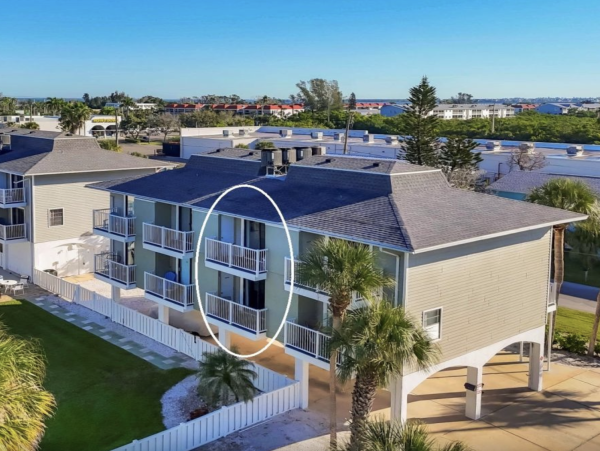 Holmes Beach 2 Bedroom Vacation Condo Steps to Beach - additional view, photo 4