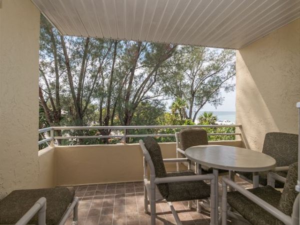 Beachfront Value Two Bedroom Condo Sleeps 6 Guests