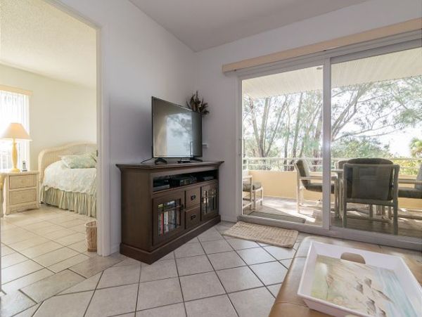 Beachfront Value Two Bedroom Condo Sleeps 6 Guests