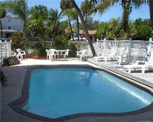 STROLL TO BEACH FROM THIS 2 BEDROOM TOWNHOME STROLL TO BEACH FROM THIS 2 BEDROOM TOWNHOME